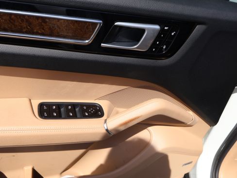 Used 2019 Porsche Cayenne SUV AWD image 20