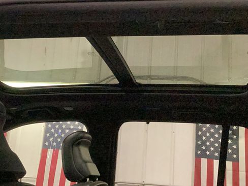 Used 2023 Jeep Grand Cherokee Overland w/ Luxury Tech Group IV image 9