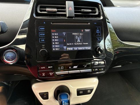 Used 2016 Toyota Prius Two FWD image 10