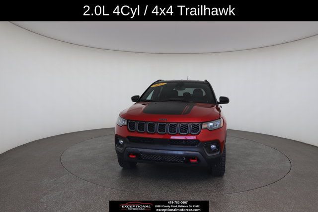 Used 2025 Jeep Compass Trailhawk AWD/4WD image 32