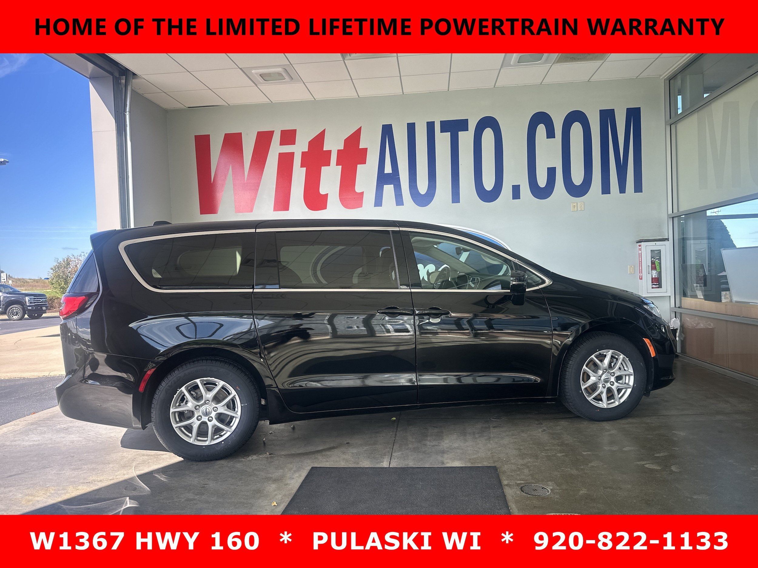 Used 2024 Chrysler Pacifica Touring-L FWD image 1