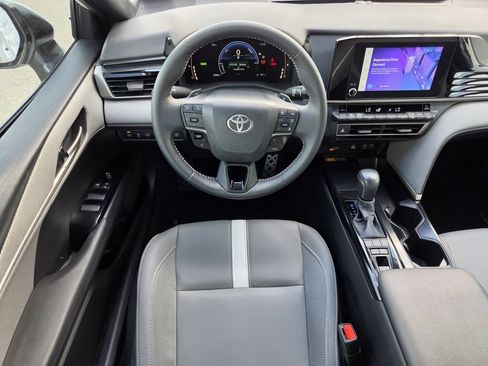 Used 2025 Toyota Camry SE w/ Convenience Package FWD image 13