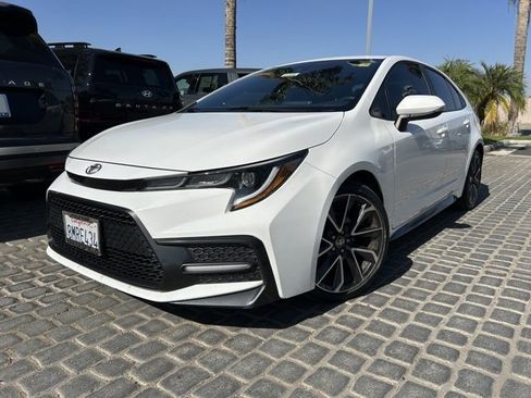Used 2020 Toyota Corolla SE image 2