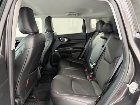 Used 2022 Jeep Compass Trailhawk w/ Trailhawk Convenience Group AWD/4WD image 11