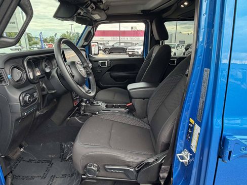 Used 2024 Jeep Wrangler Unlimited Rubicon 4xe AWD/4WD image 25