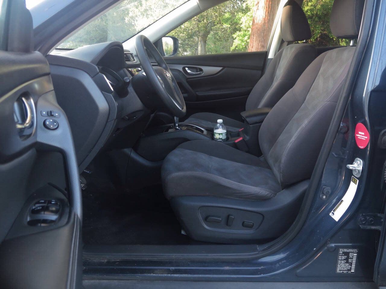 Used 2016 Nissan Rogue SV AWD/4WD image 12