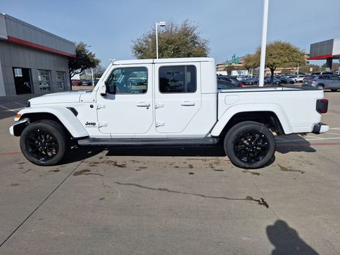 Used 2023 Jeep Gladiator Overland image 3