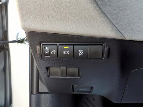 Used 2026 Toyota Corolla Cross L image 19