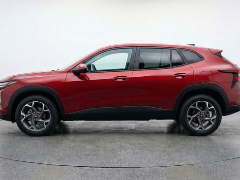 Used 2025 Chevrolet Trax LT FWD image 5