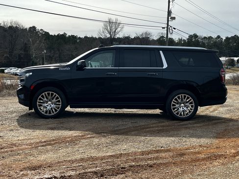 Used 2023 Chevrolet Suburban High Country image 6