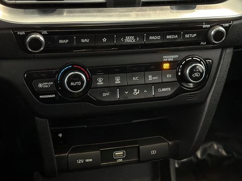 Used 2022 Kia Niro EX Premium image 17