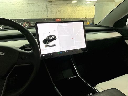 Used 2020 Tesla Model 3 Standard Range image 8