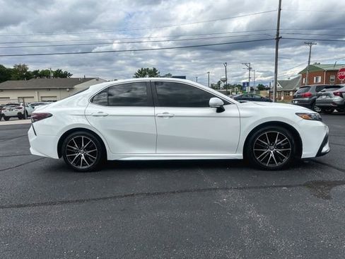 Used 2023 Toyota Camry SE FWD image 9