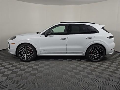 New 2025 Porsche Cayenne GTS image 2