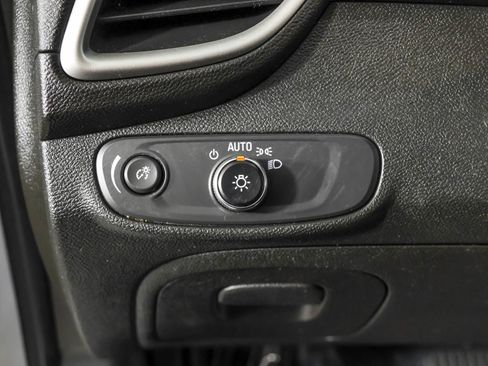 Used 2019 Chevrolet Trax LT w/ LT Convenience Package FWD image 23