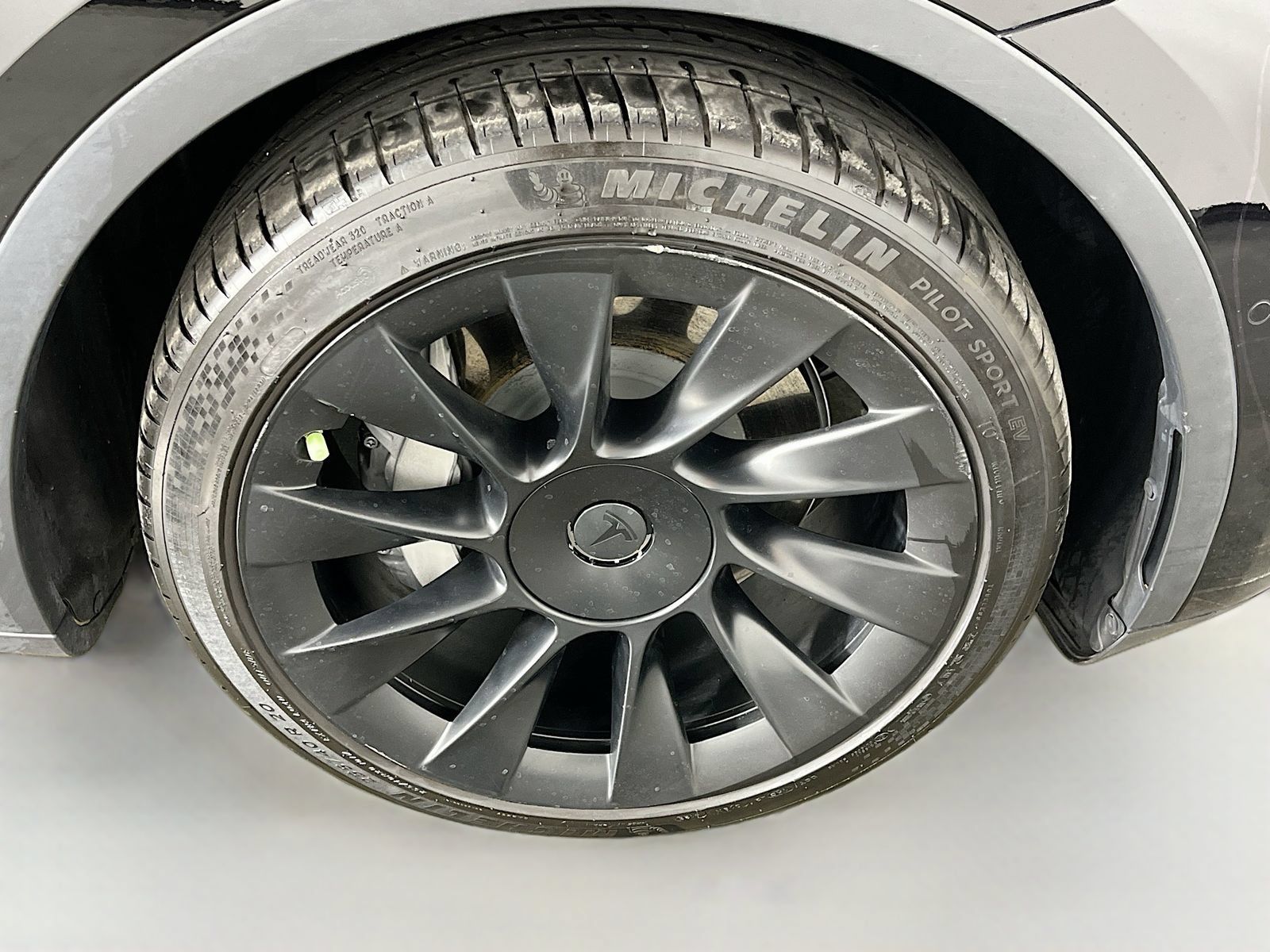 Used 2021 Tesla Model Y Long Range AWD/4WD image 36