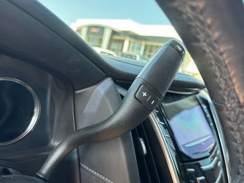 Used 2020 Cadillac Escalade ESV Premium Luxury RWD image 17