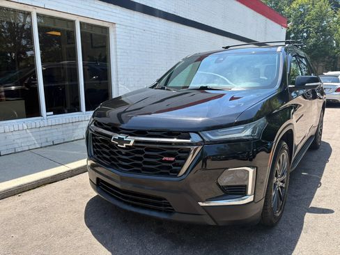 Used 2022 Chevrolet Traverse RS w/ LPO, 'HIT The Road' Package FWD image 2
