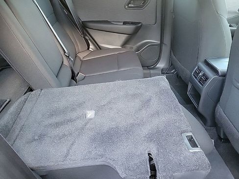 Used 2023 Nissan Rogue S image 15