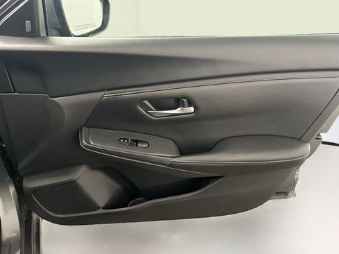 Used 2024 Nissan Sentra SV FWD image 31