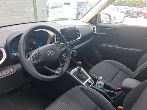 New 2025 Hyundai Venue Limited image 18