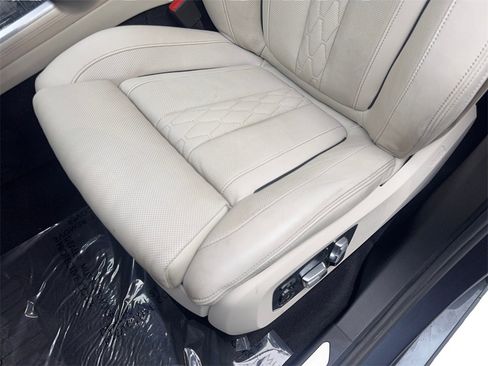 Used 2022 BMW X7 xDrive40i w/ M Sport Package image 30