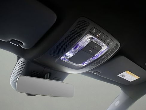 Used 2025 Mercedes-Benz GLB 250 image 24