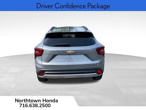 Used 2024 Chevrolet Trax LT w/ Driver Confidence Package image 8