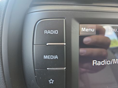 Used 2025 Kia Soul LX w/ LX Technology Package FWD image 15