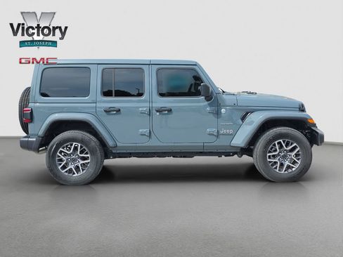 Used 2024 Jeep Wrangler Unlimited Sahara w/ Technology Group AWD/4WD image 19
