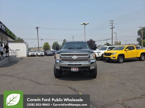 Used 2009 Chevrolet Silverado 2500 LTZ w/ Safety Package AWD/4WD image 4