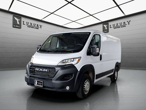 Used 2025 RAM ProMaster 2500 w/ Convenience Group FWD image 4
