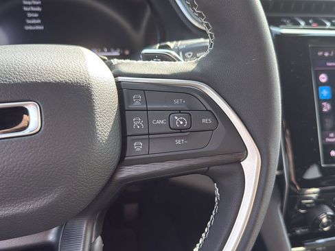 New 2025 Jeep Grand Cherokee L Altitude image 17