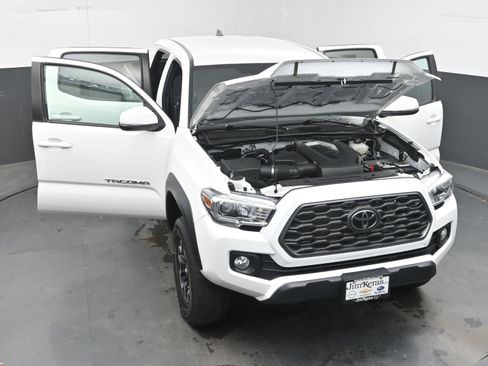 Used 2022 Toyota Tacoma TRD Off-Road w/ Technology Package AWD/4WD image 34