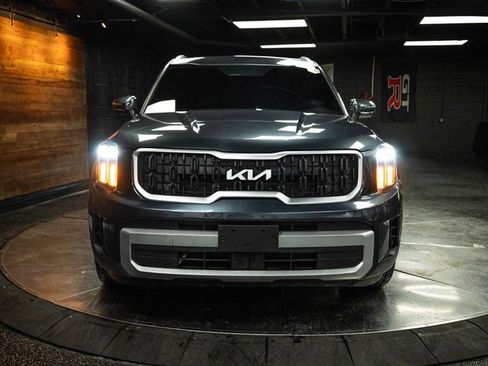 Used 2024 Kia Telluride EX w/ EX Captain's Chair Package image 4