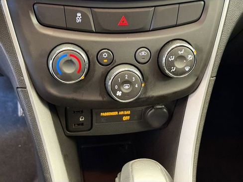 Certified 2022 Chevrolet Trax LT w/ LT Convenience Package image 15