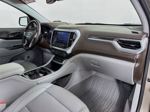 Used 2023 GMC Acadia SLT w/ Technology Package AWD/4WD image 31