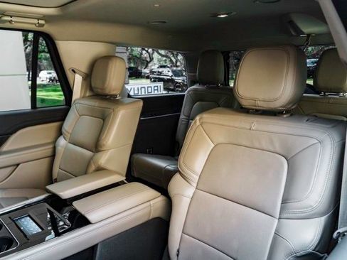 Used 2022 Lincoln Navigator Reserve image 21
