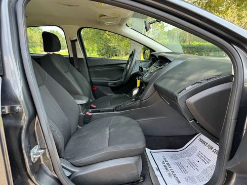 Used 2017 Ford Focus SE FWD image 15
