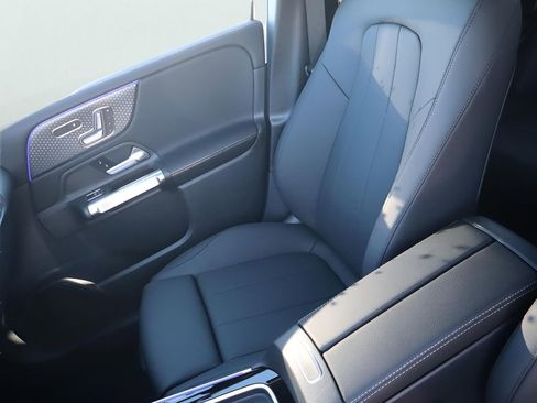 New 2026 Mercedes-Benz GLB 250 4MATIC image 33