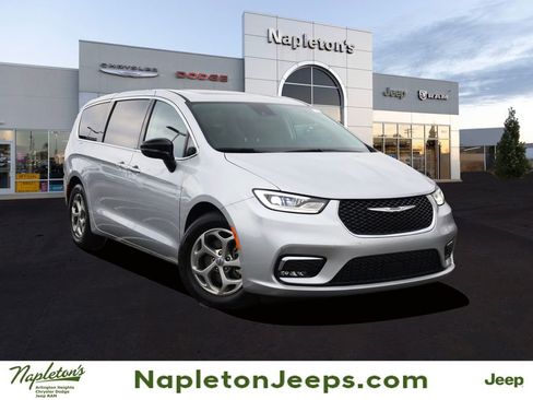 Used 2024 Chrysler Pacifica Limited image 1