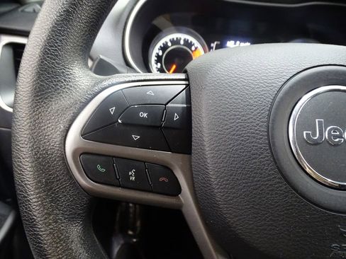 Used 2019 Jeep Cherokee Latitude w/ Popular Appearance Group image 23