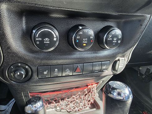 Used 2018 Jeep Wrangler Rubicon AWD/4WD image 17
