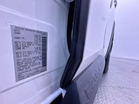 Used 2022 Nissan Pathfinder SV AWD/4WD image 46