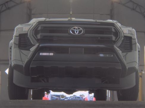 Used 2025 Toyota Tacoma SR5 RWD image 4