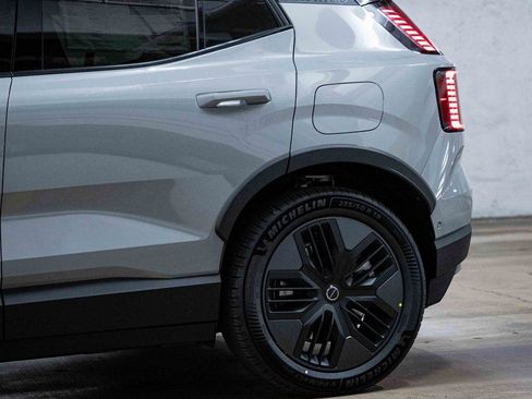 New 2026 Volvo EX30 Cross Country Ultra image 4