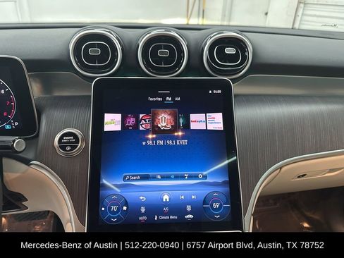 Used 2025 Mercedes-Benz GLC 300 image 16