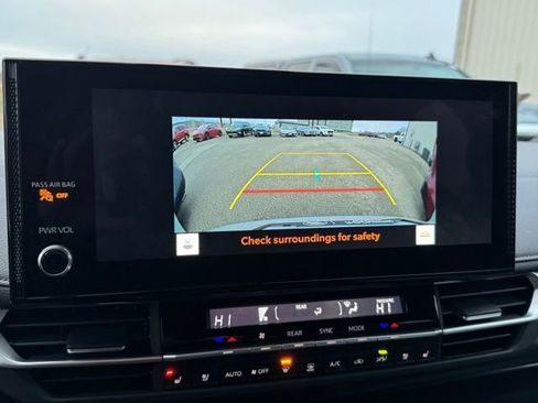 Used 2025 Toyota Sienna Limited AWD/4WD image 4