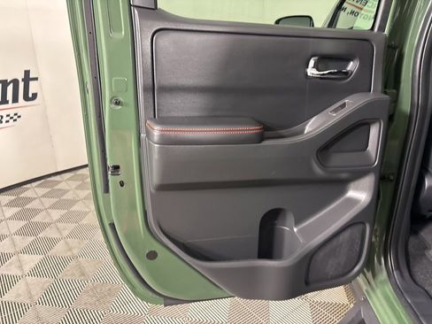 Used 2025 Nissan Frontier PRO-4X AWD/4WD image 19