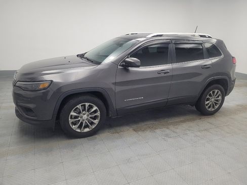 Used 2019 Jeep Cherokee Latitude Plus w/ Comfort/Convenience Group image 2